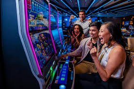 Pengguna menikmati akses aman pada sportsbook dan live casino ramuan88